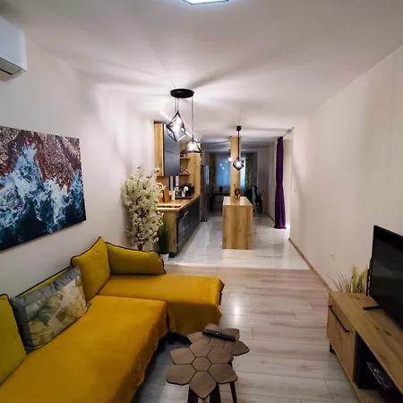 Three-room In The Center Of Warna