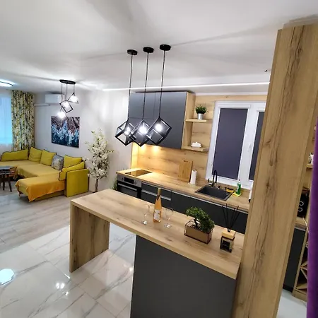 Three-room In The Center Of Warna