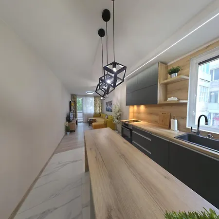 Apartament Three-room In The Center Of Warna