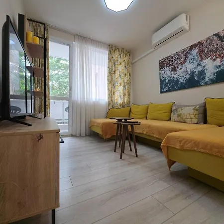 Three-room In The Center Of Warna