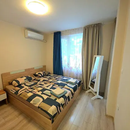 Apartment Three-room In The Center Of Warna