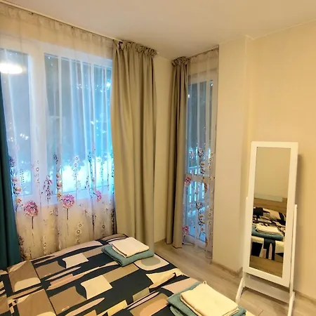 Three-room In The Center Of Apartment Warna